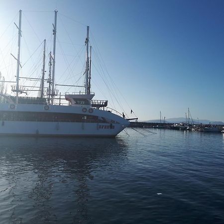 Samos Apart Pension กุเซลชามิล ภายนอก รูปภาพ